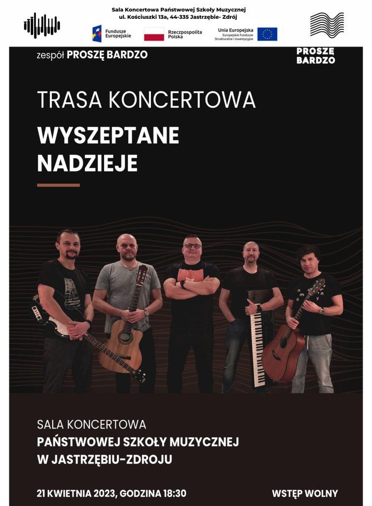 5 muzyków z zespołu "Proszę bardzo" z instrumentami w rękach. 
